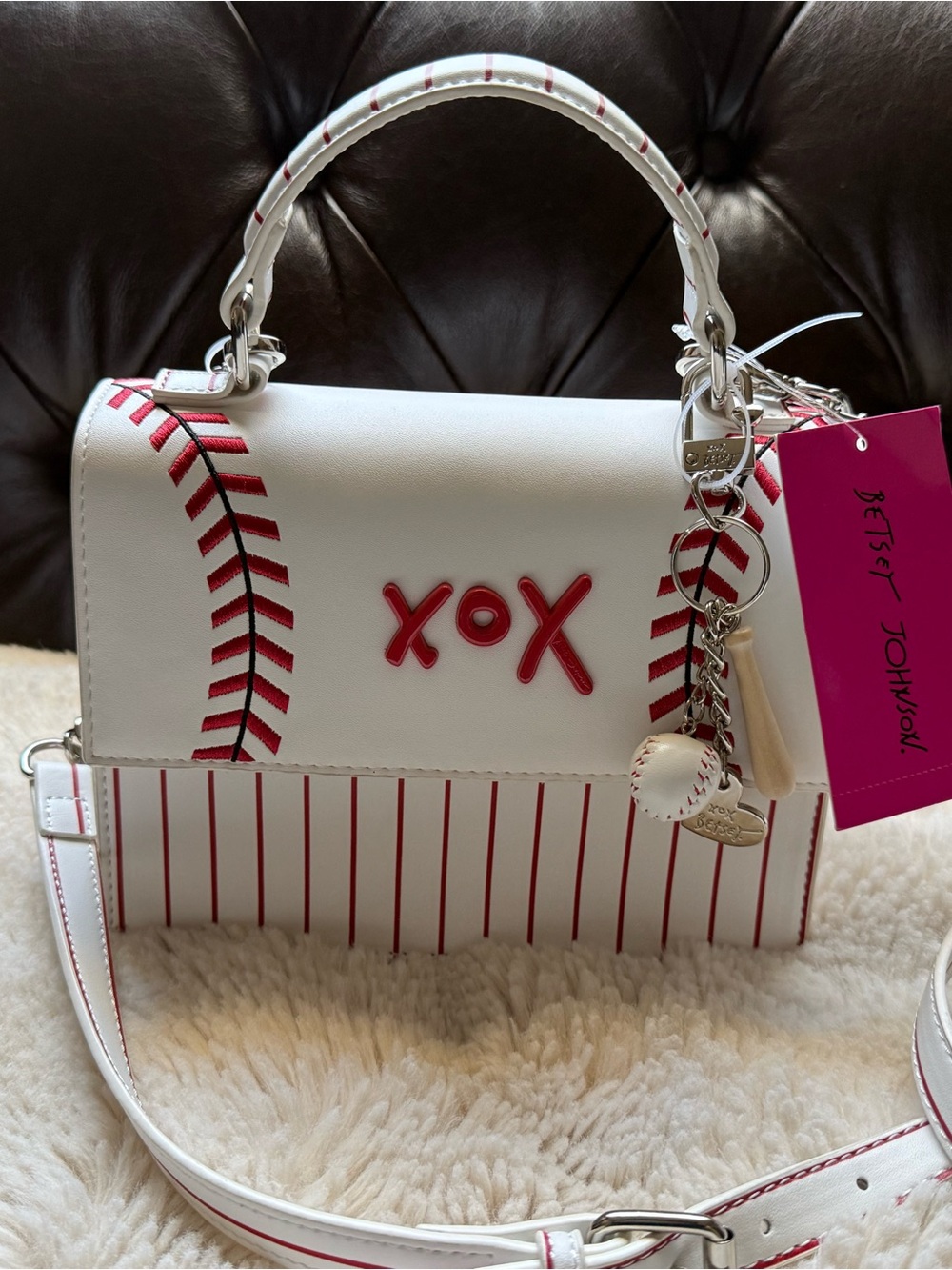 Betsey Johnson NWT White & Red 'XOX' Baseball Stitch Satchel - Picture 3 of 3